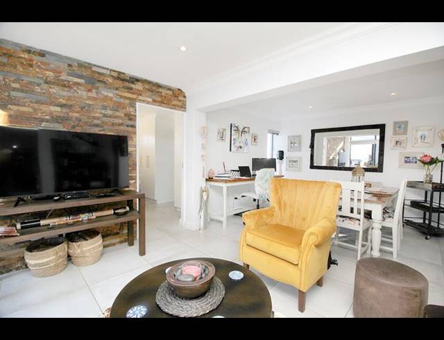 2 BEDROOM APARTMENT FOR SALE IN ISLAND VIEW